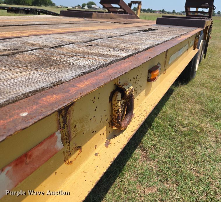 image for item EU3553 1981 Hyster drop deck equipment trailer