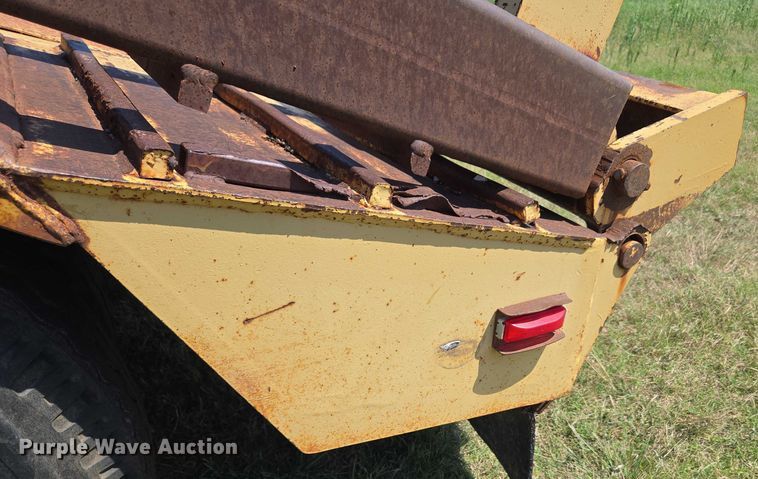 image for item EU3553 1981 Hyster drop deck equipment trailer