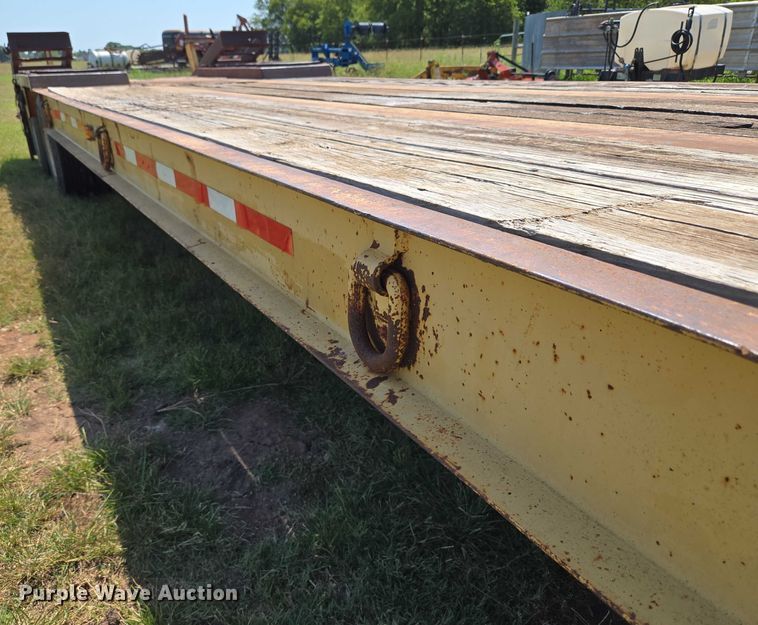 image for item EU3553 1981 Hyster drop deck equipment trailer