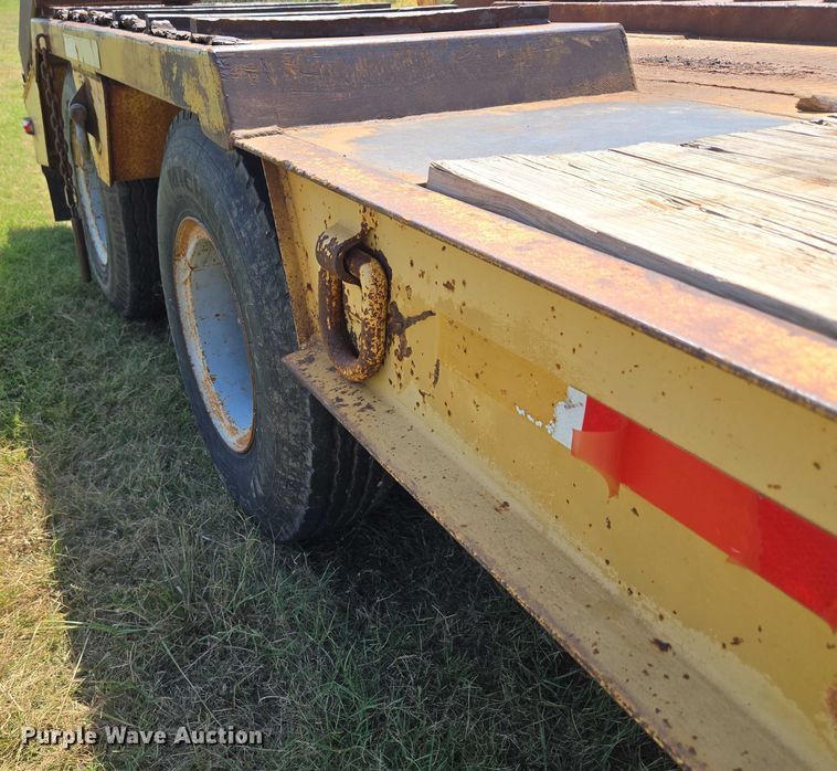 image for item EU3553 1981 Hyster drop deck equipment trailer