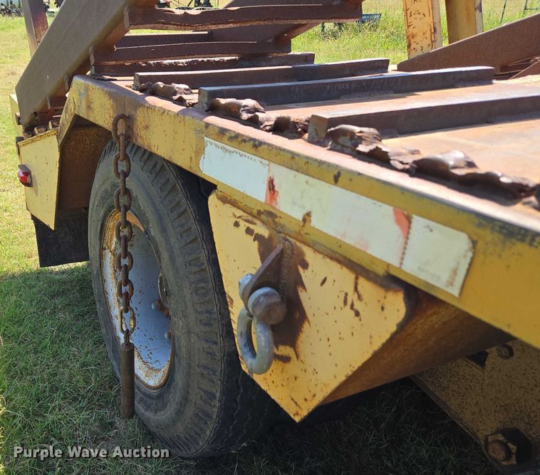 image for item EU3553 1981 Hyster drop deck equipment trailer