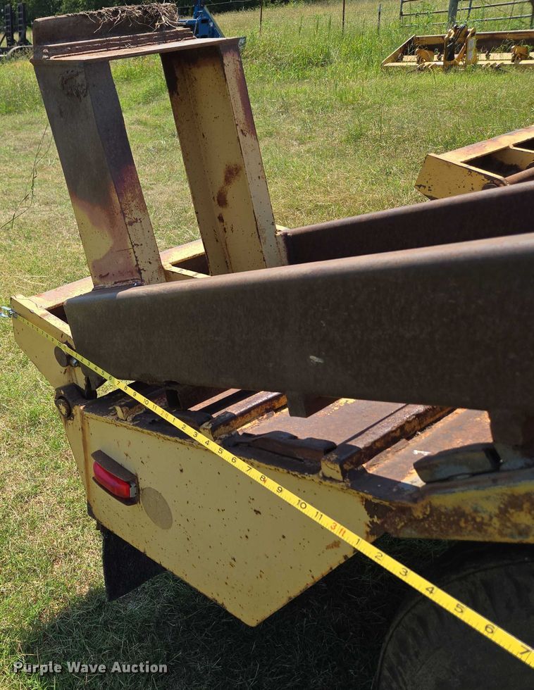 image for item EU3553 1981 Hyster drop deck equipment trailer