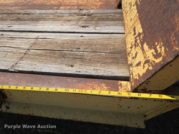 image for item EU3553 1981 Hyster drop deck equipment trailer