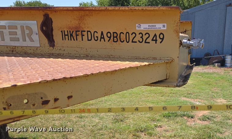 image for item EU3553 1981 Hyster drop deck equipment trailer