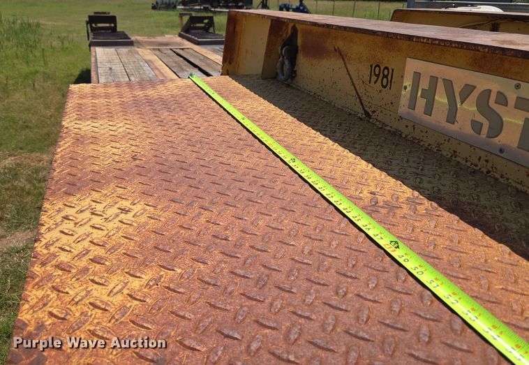 image for item EU3553 1981 Hyster drop deck equipment trailer