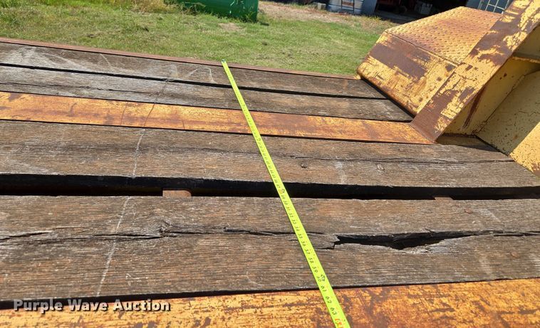 image for item EU3553 1981 Hyster drop deck equipment trailer