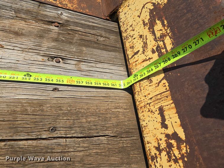 image for item EU3553 1981 Hyster drop deck equipment trailer