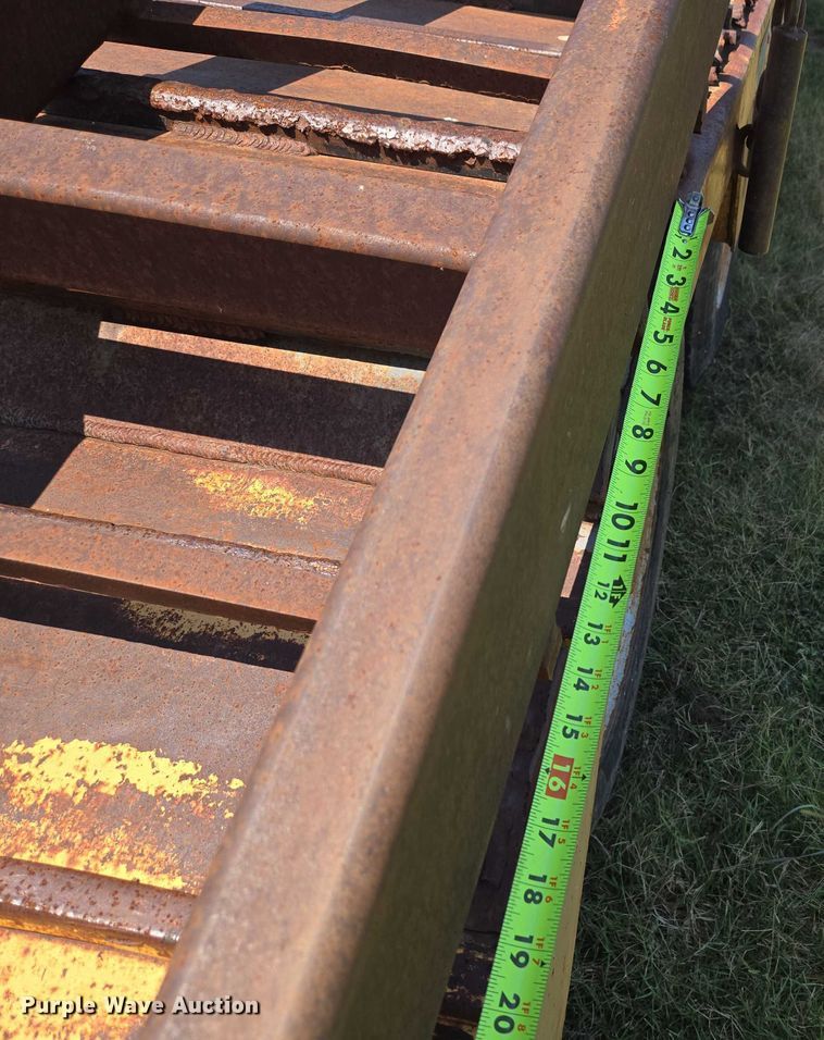 image for item EU3553 1981 Hyster drop deck equipment trailer