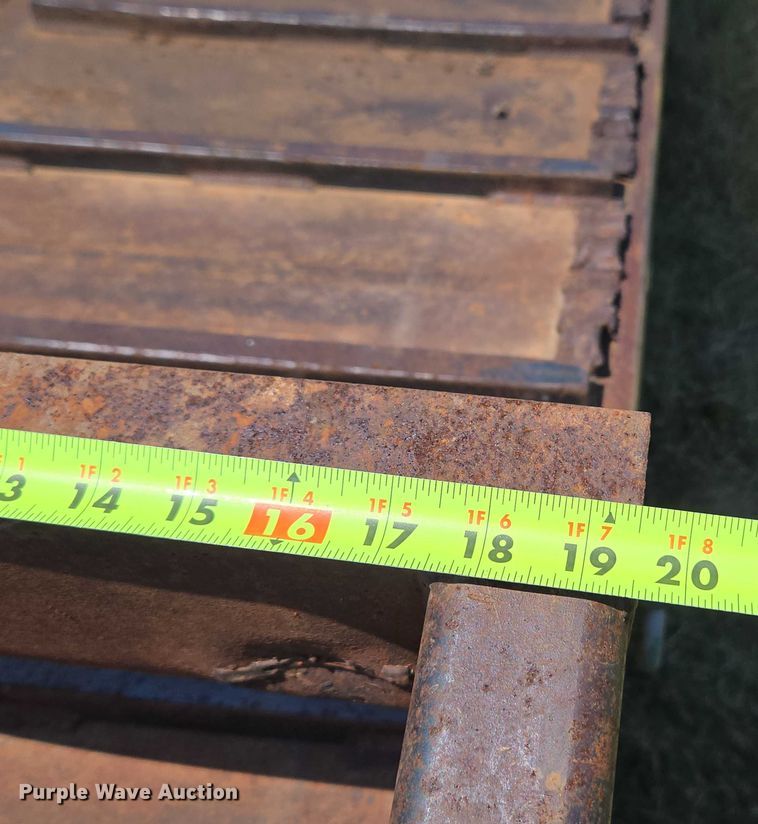 image for item EU3553 1981 Hyster drop deck equipment trailer