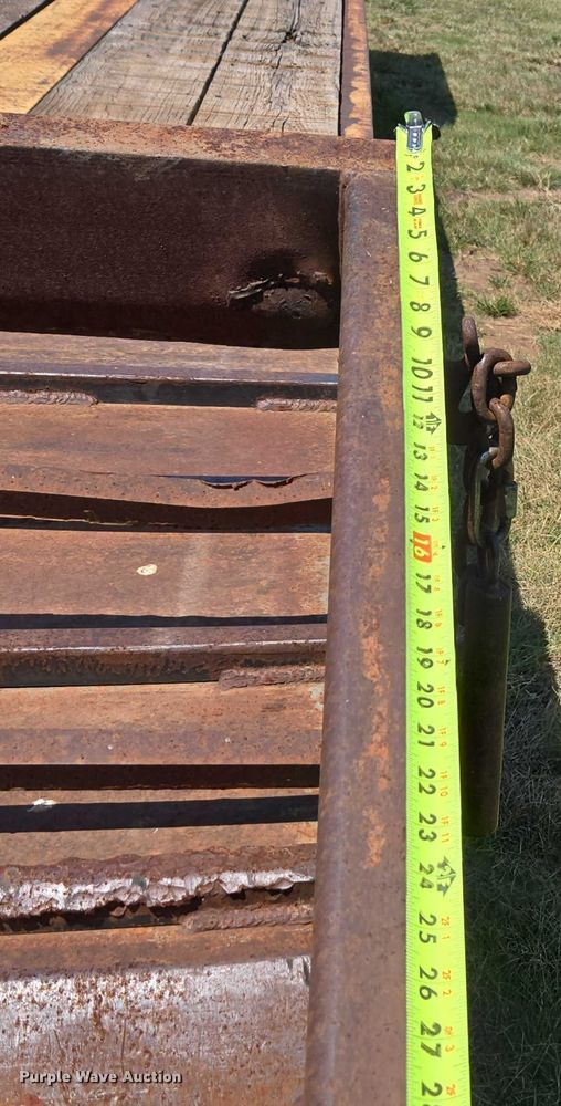 image for item EU3553 1981 Hyster drop deck equipment trailer