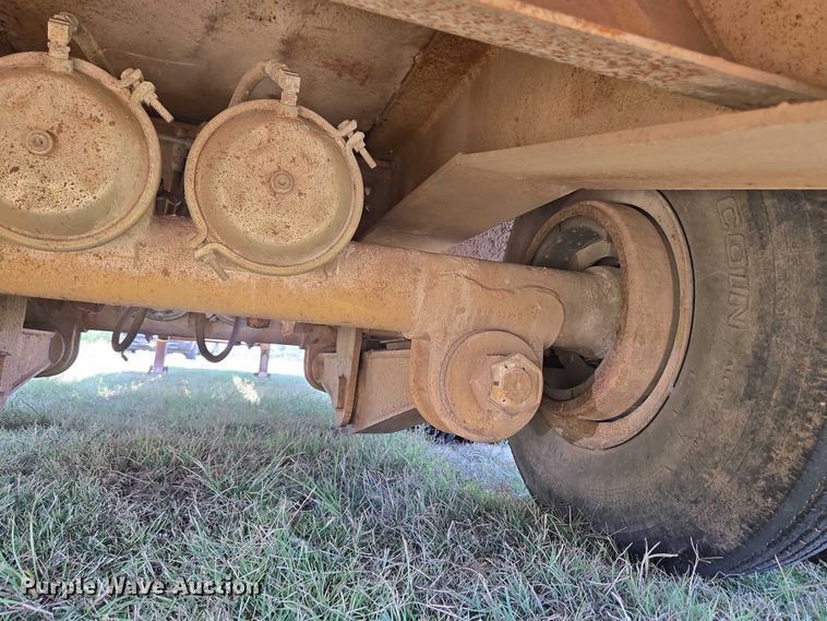 image for item EU3553 1981 Hyster drop deck equipment trailer