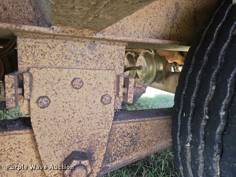 image for item EU3553 1981 Hyster drop deck equipment trailer