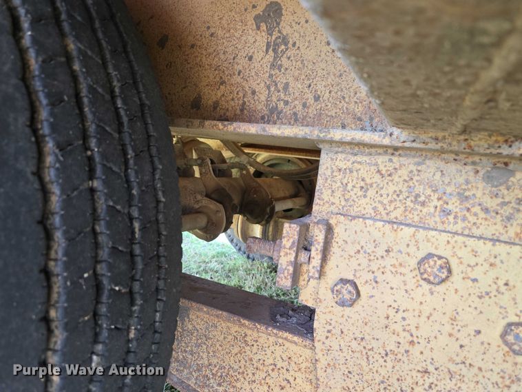 image for item EU3553 1981 Hyster drop deck equipment trailer