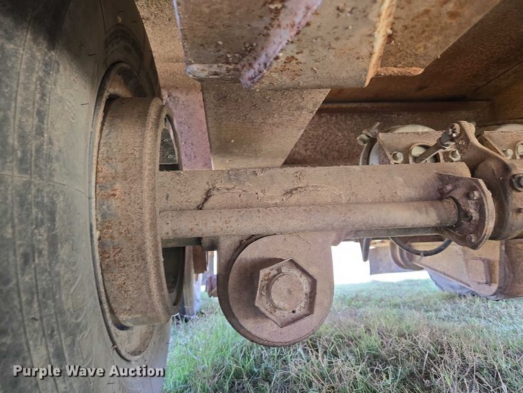 image for item EU3553 1981 Hyster drop deck equipment trailer