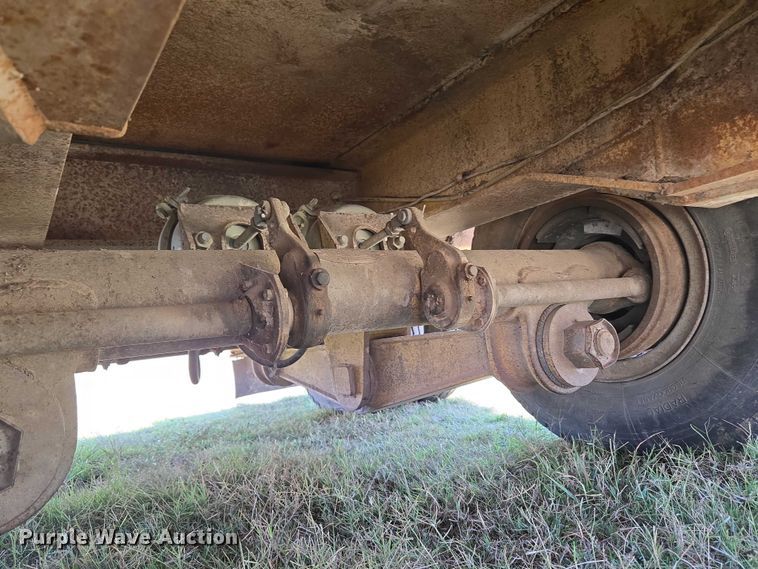 image for item EU3553 1981 Hyster drop deck equipment trailer