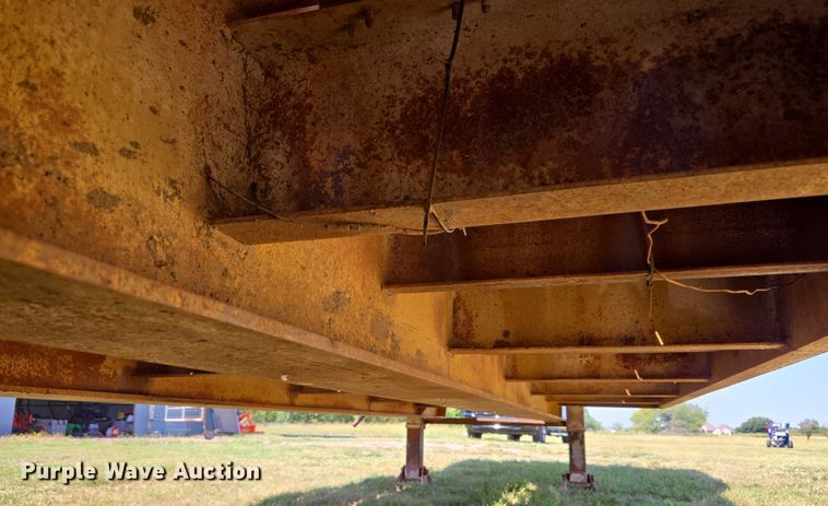 image for item EU3553 1981 Hyster drop deck equipment trailer