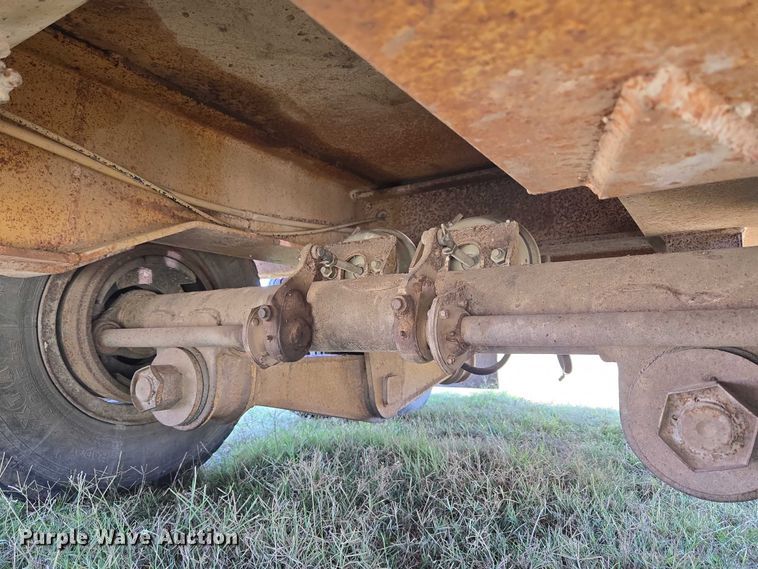 image for item EU3553 1981 Hyster drop deck equipment trailer