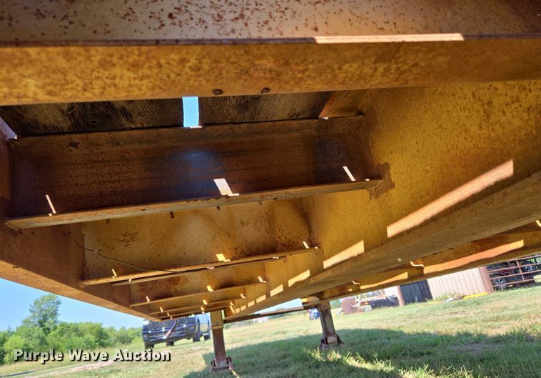 image for item EU3553 1981 Hyster drop deck equipment trailer