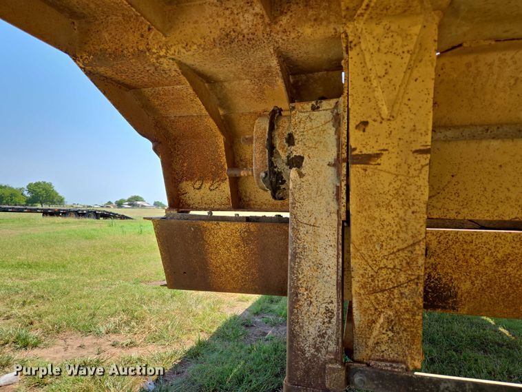 image for item EU3553 1981 Hyster drop deck equipment trailer