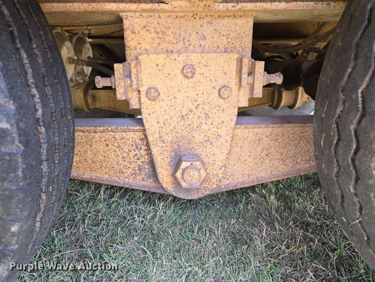 image for item EU3553 1981 Hyster drop deck equipment trailer