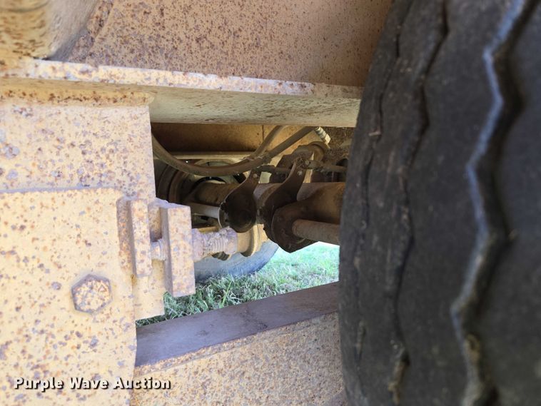 image for item EU3553 1981 Hyster drop deck equipment trailer