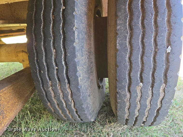 image for item EU3553 1981 Hyster drop deck equipment trailer