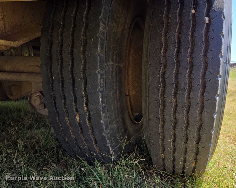 image for item EU3553 1981 Hyster drop deck equipment trailer