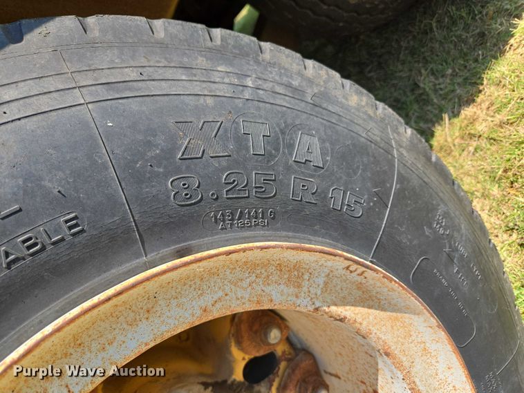 image for item EU3553 1981 Hyster drop deck equipment trailer