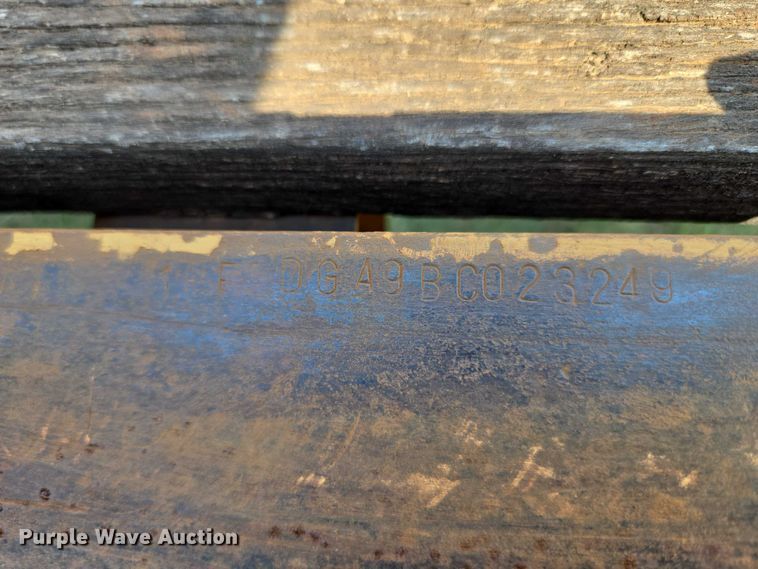 image for item EU3553 1981 Hyster drop deck equipment trailer