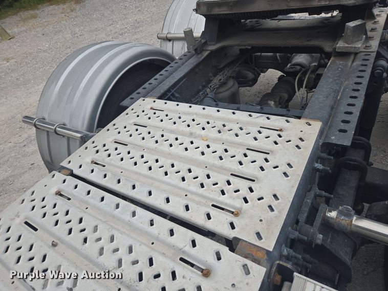 image for item FB9445 2019 Mack AN64T semi truck