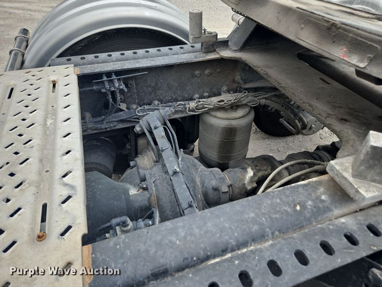 image for item FB9445 2019 Mack AN64T semi truck