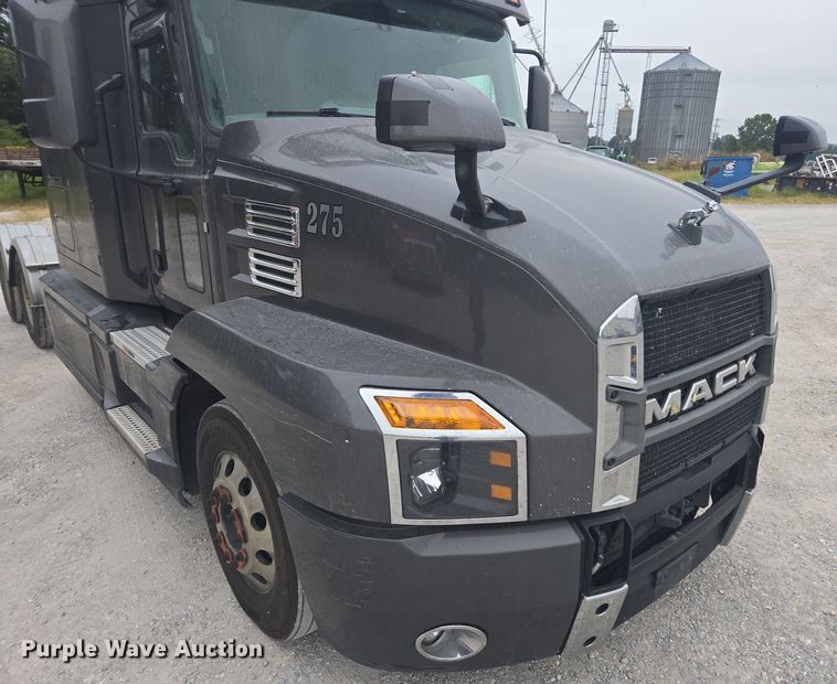 image for item FB9445 2019 Mack AN64T semi truck