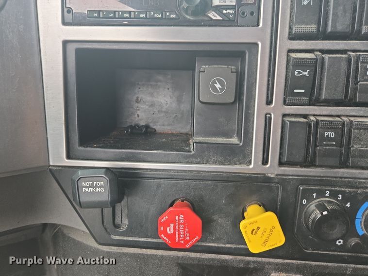 image for item FB9445 2019 Mack AN64T semi truck