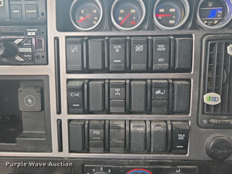 image for item FB9445 2019 Mack AN64T semi truck