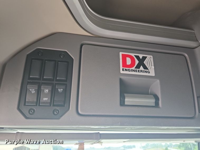 image for item FB9445 2019 Mack AN64T semi truck