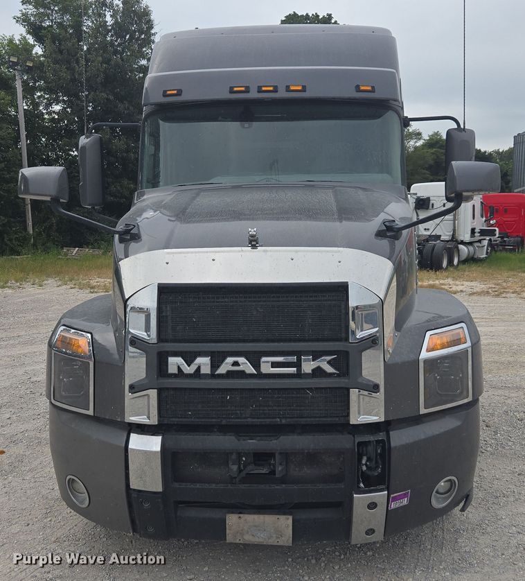 CAMIóN CAMAROTE 2019 MACK
