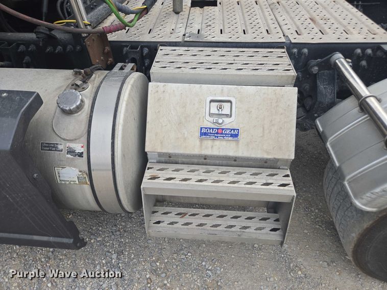 image for item FB9446 2019 Mack AN64T semi truck