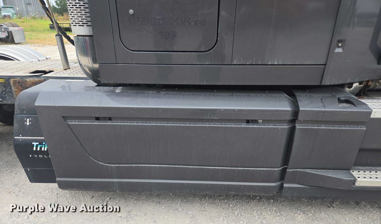 image for item FB9446 2019 Mack AN64T semi truck