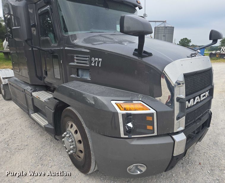 image for item FB9446 2019 Mack AN64T semi truck