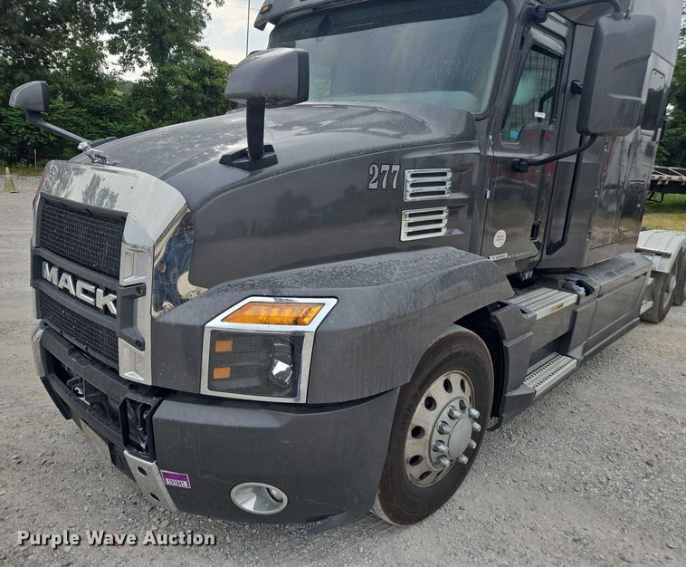 image for item FB9446 2019 Mack AN64T semi truck