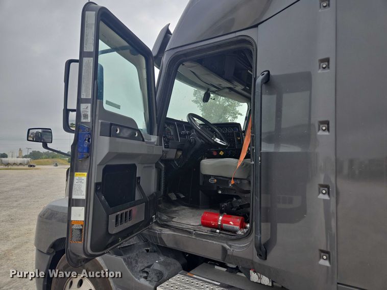 image for item FB9446 2019 Mack AN64T semi truck