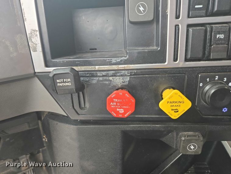 image for item FB9446 2019 Mack AN64T semi truck