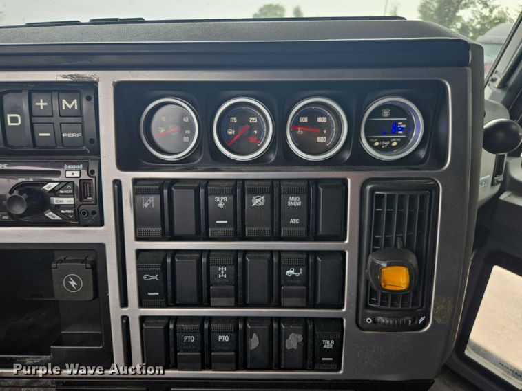 image for item FB9446 2019 Mack AN64T semi truck