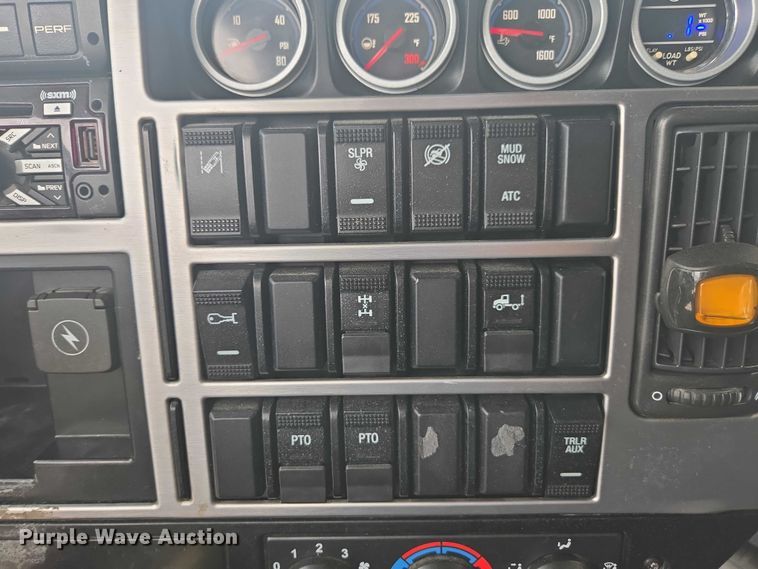 image for item FB9446 2019 Mack AN64T semi truck