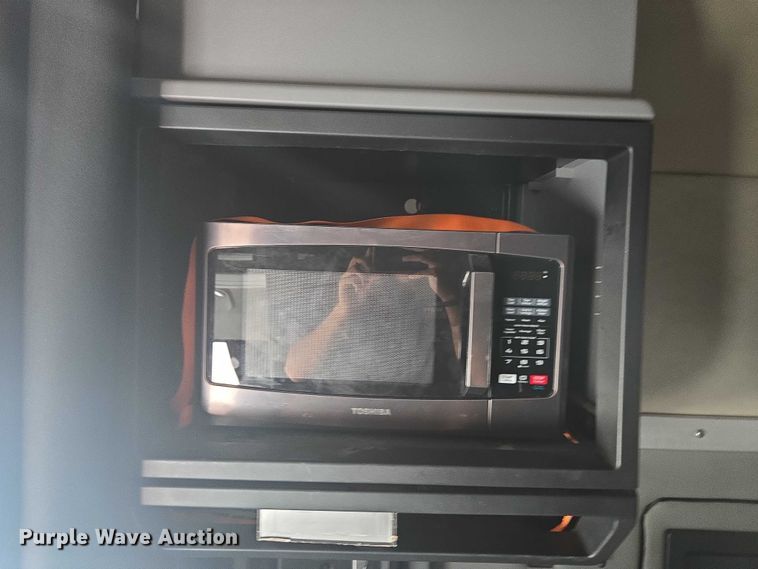 image for item FB9446 2019 Mack AN64T semi truck