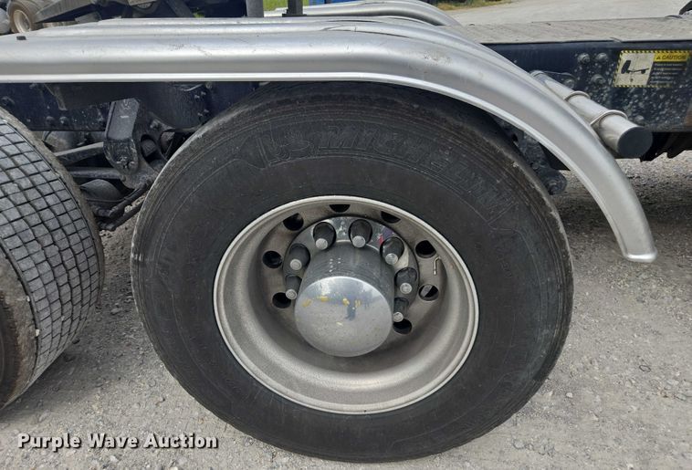 image for item FB9446 2019 Mack AN64T semi truck