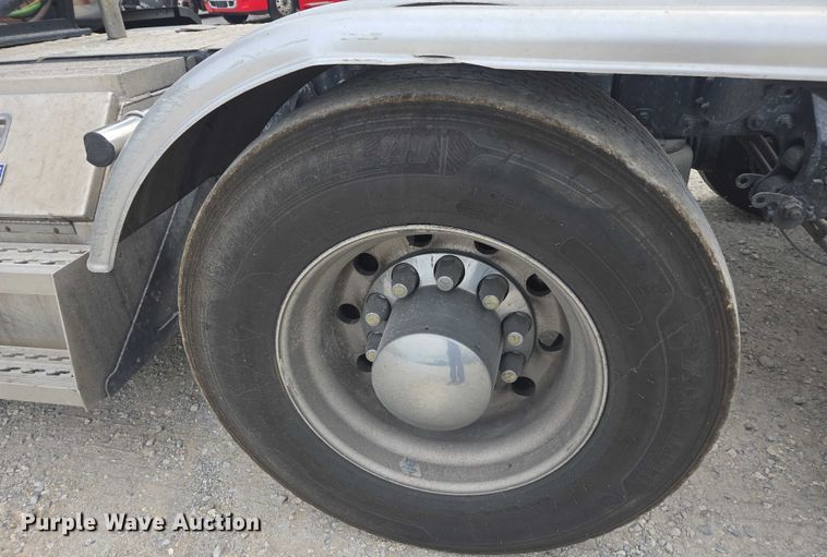 image for item FB9446 2019 Mack AN64T semi truck