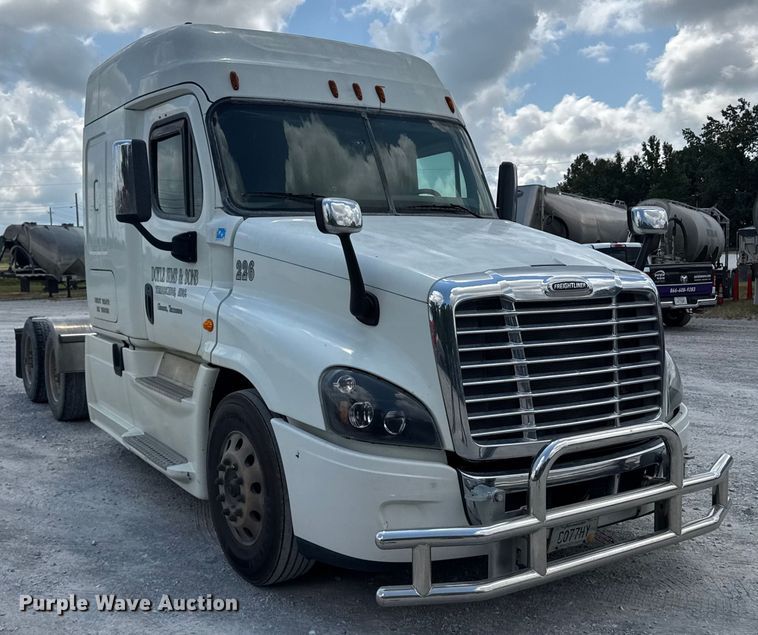 CAMIóN CAMAROTE 2015 FREIGHTLINER