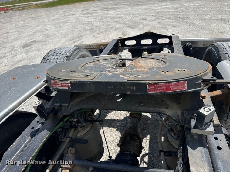 image for item FB9447 2015 Freightliner Cascadia semi truck