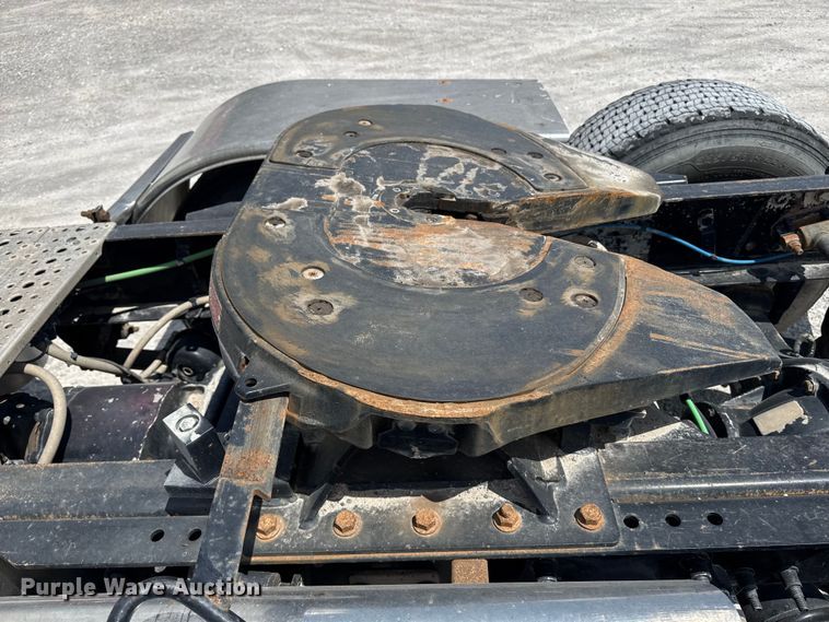 image for item FB9447 2015 Freightliner Cascadia semi truck